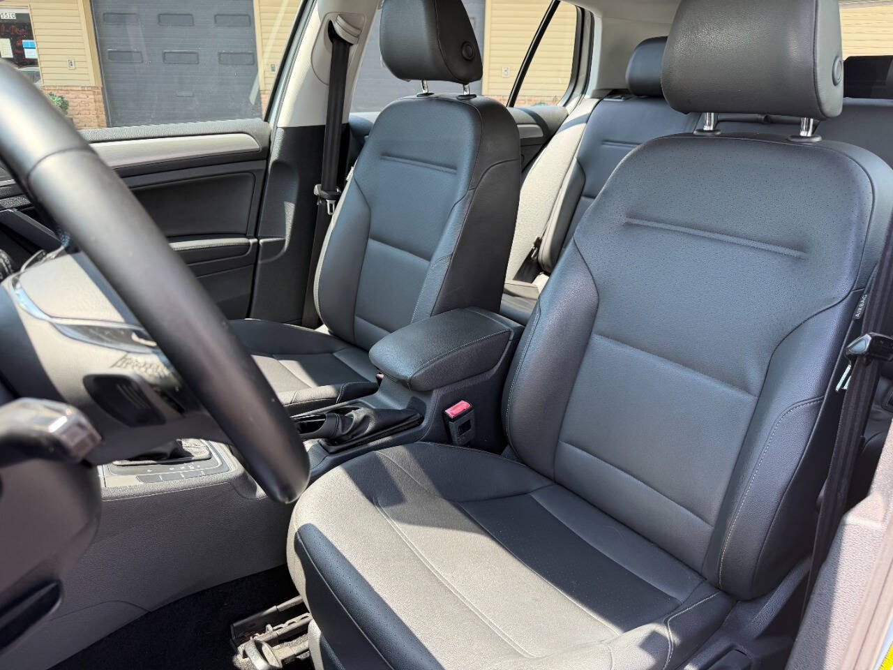 Used 2015 Volkswagen Golf S FWD image 16