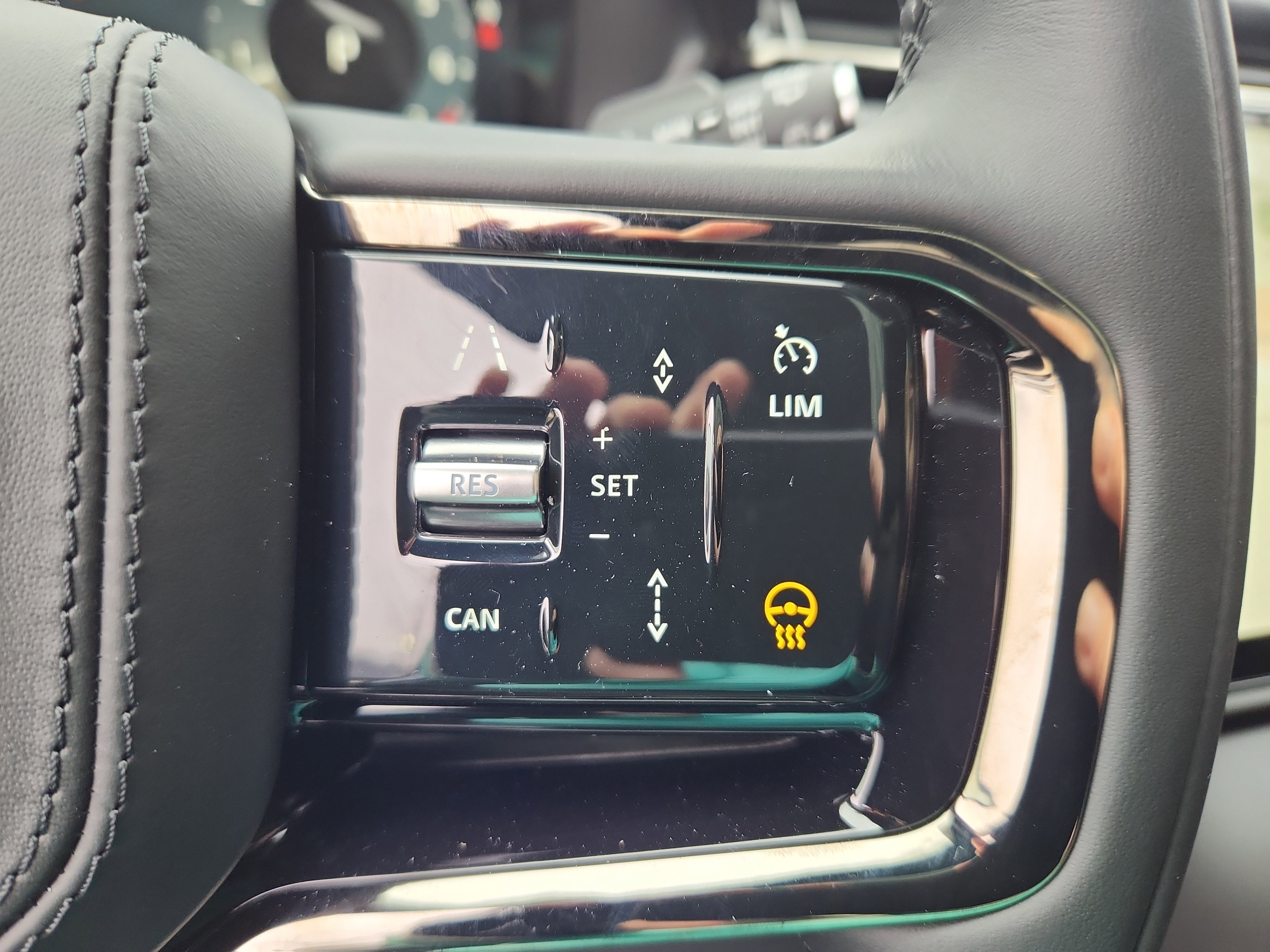 New 2026 Land Rover Range Rover Velar Dynamic SE image 20
