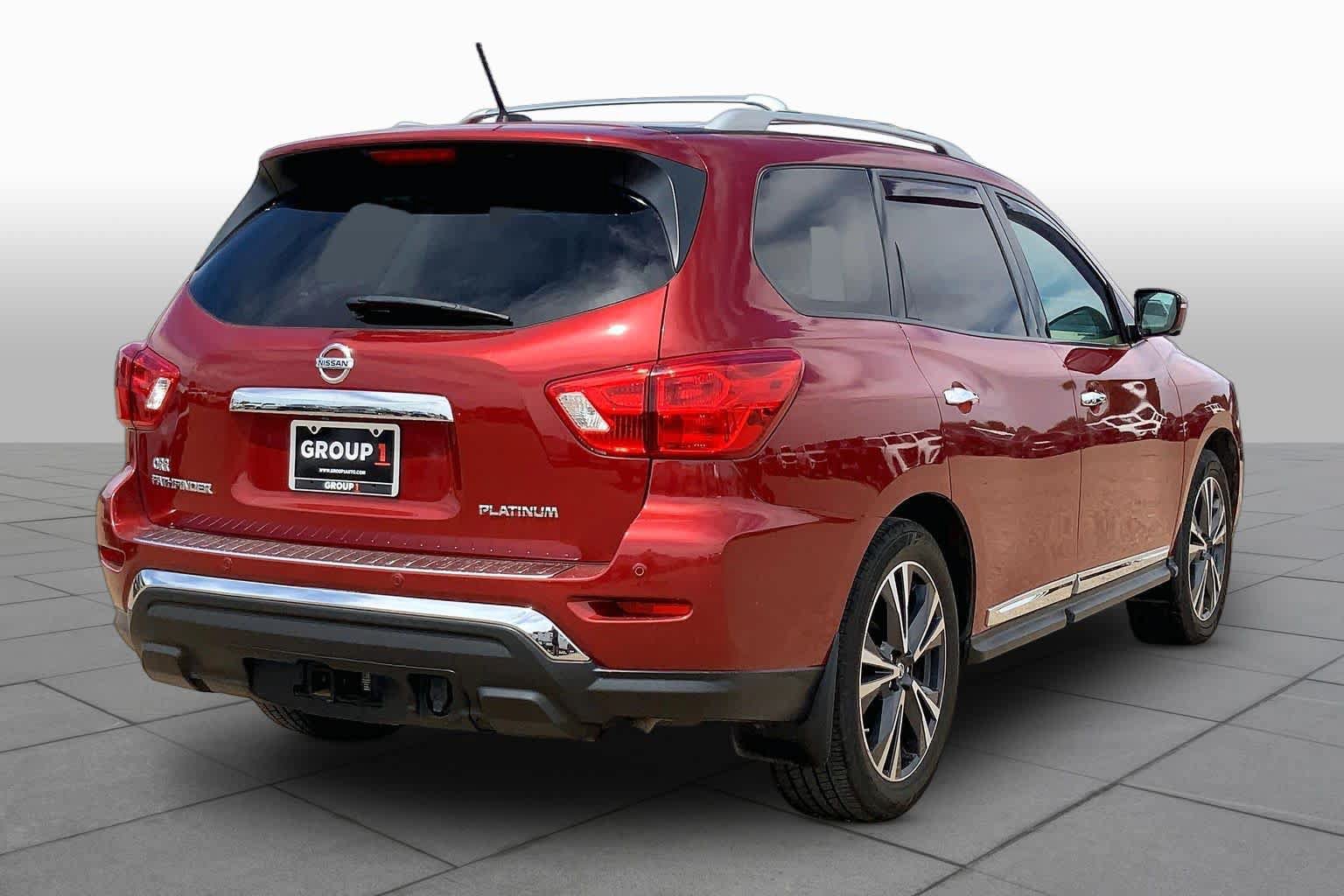 Used 2017 Nissan Pathfinder Platinum FWD image 13