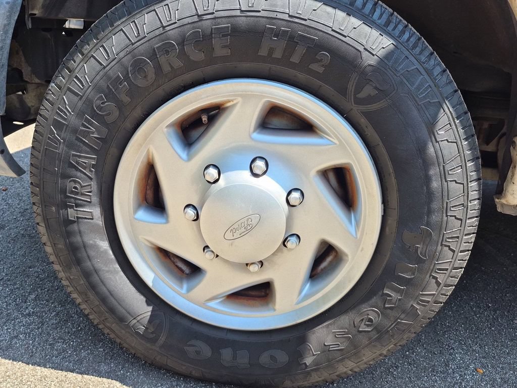 Used 2010 Ford E-250 and Econoline 250 RWD image 16