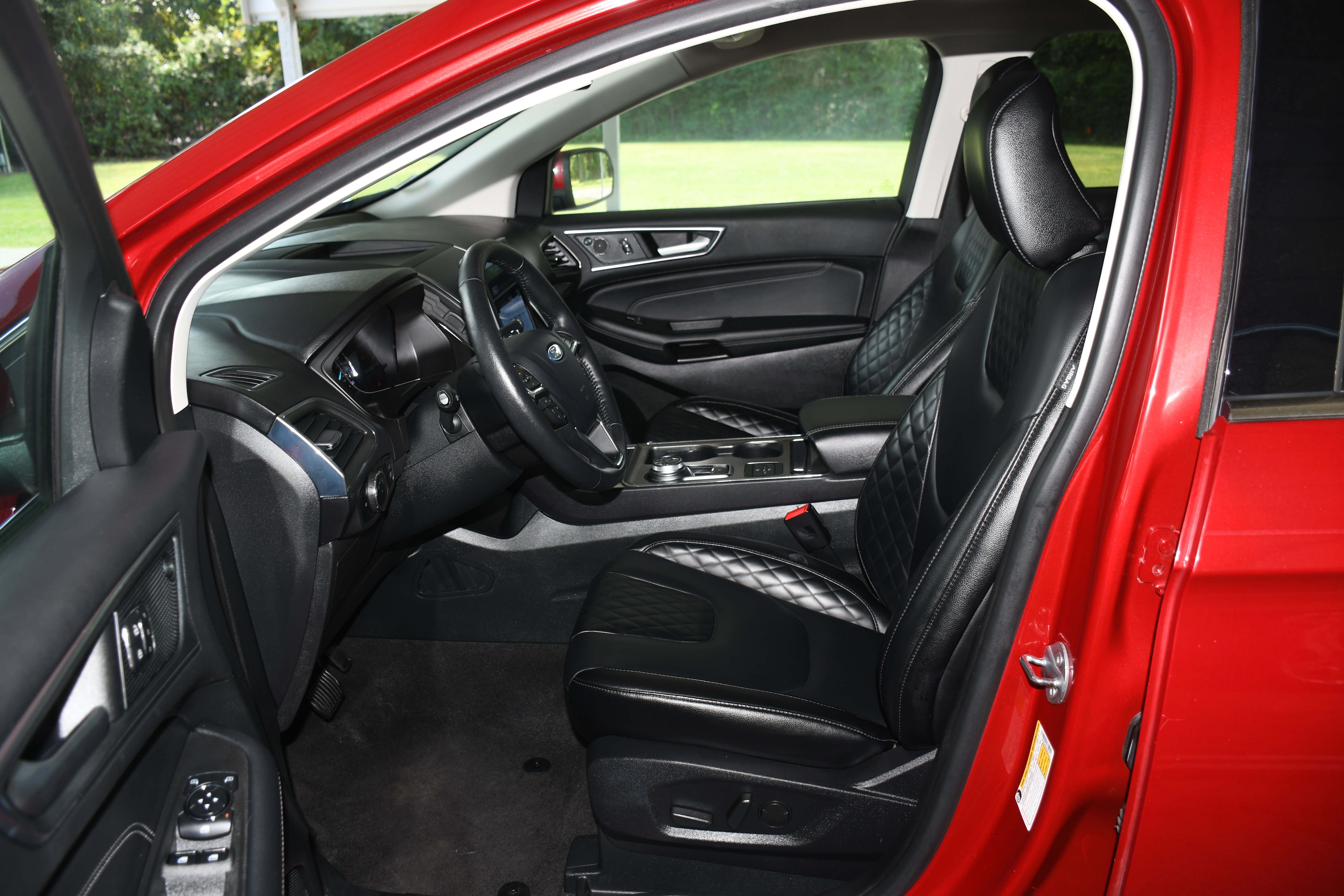 Used 2024 Ford Edge Titanium image 7