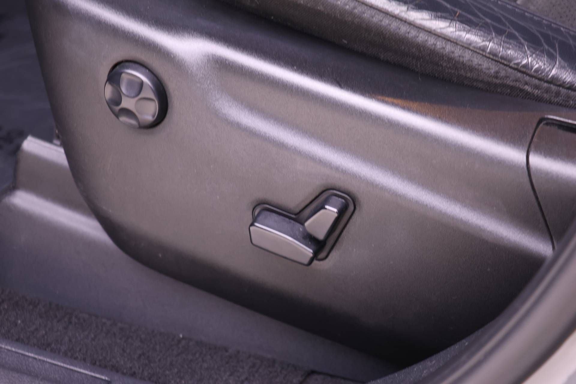 Used 2019 Jeep Grand Cherokee Altitude image 15
