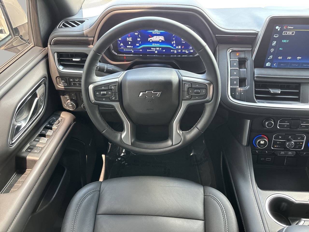 Used 2024 Chevrolet Tahoe Z71 w/ Luxury Package AWD/4WD image 14