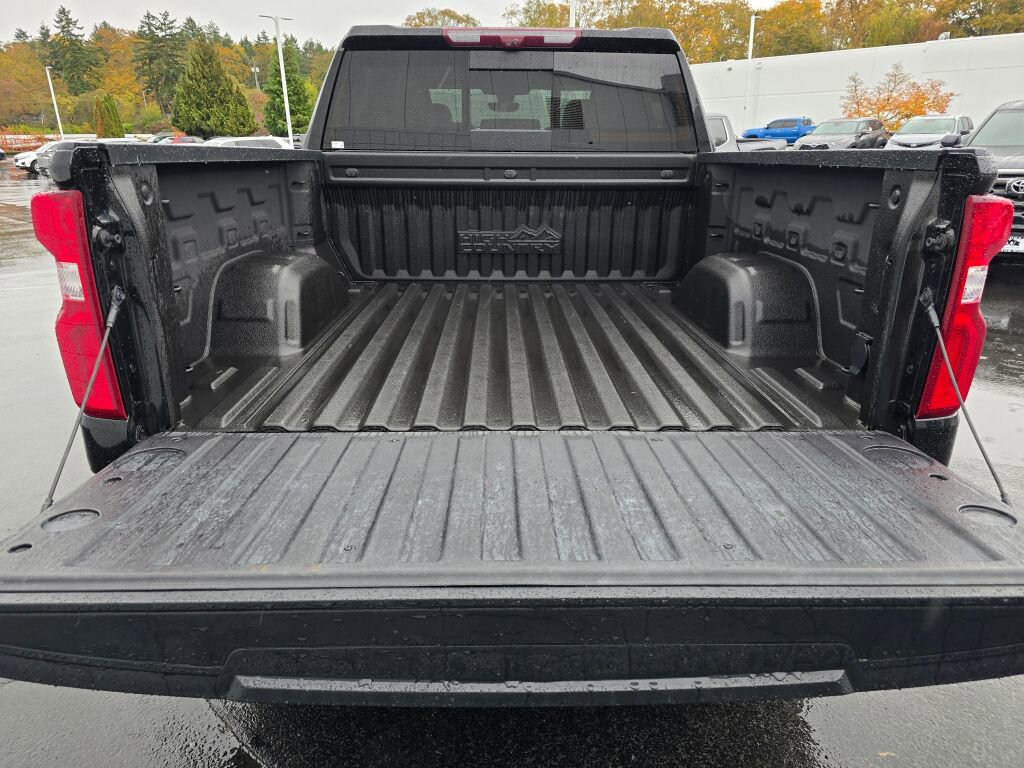 Used 2021 Chevrolet Silverado 1500 High Country w/ Technology Package image 17