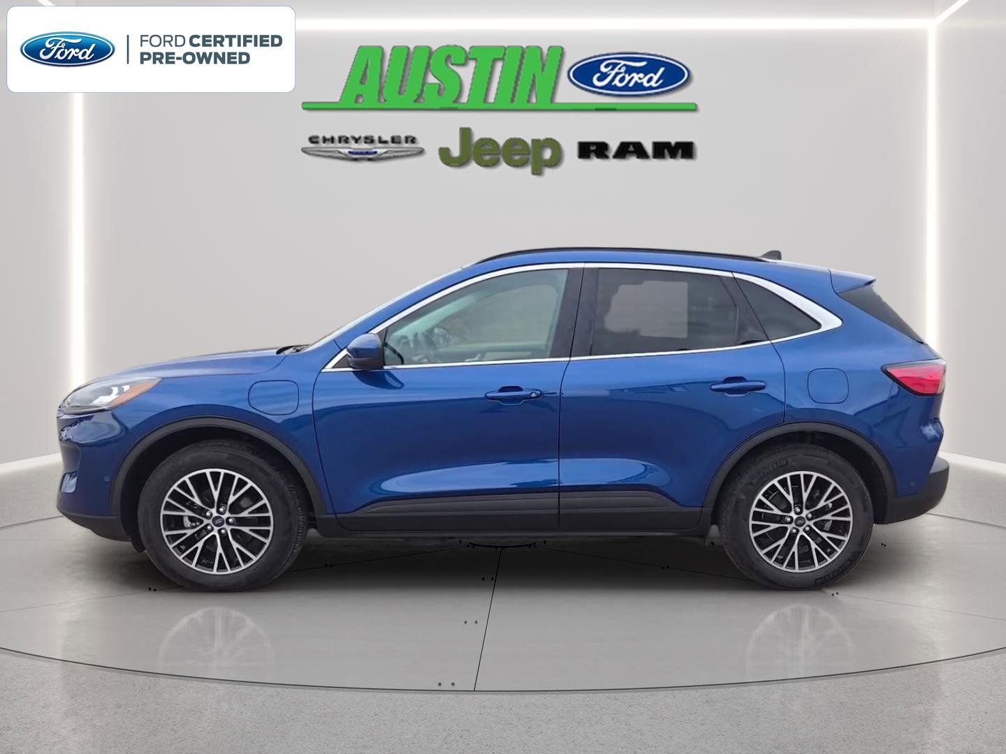 Certified 2022 Ford Escape Titanium w/ Titanium Premium Package FWD image 2