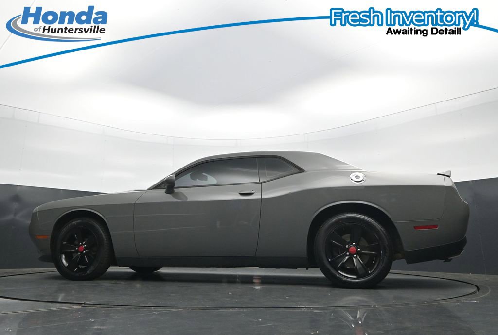 Used 2019 Dodge Challenger SXT RWD image 41