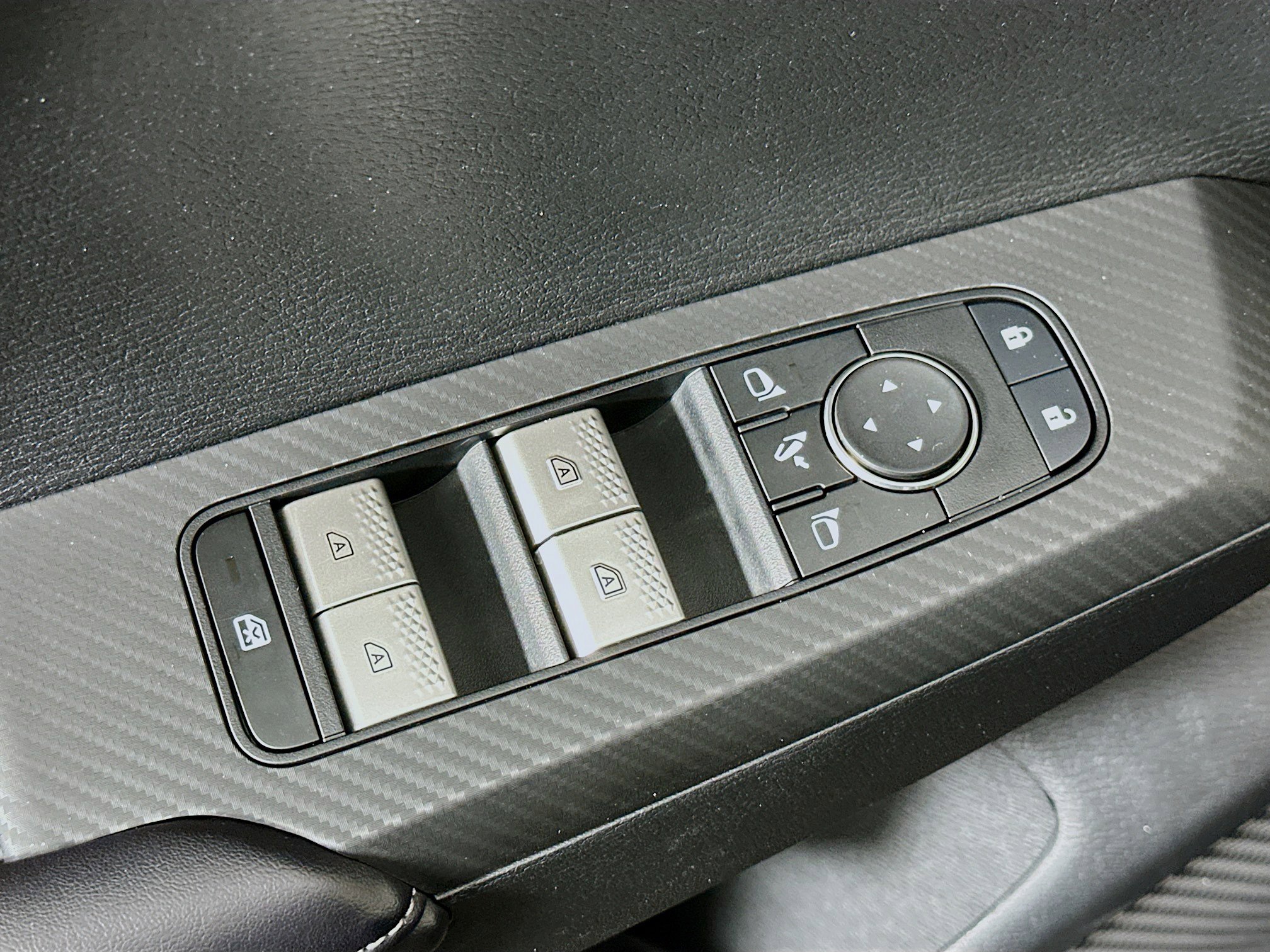 Used 2024 Mitsubishi Outlander SE image 15