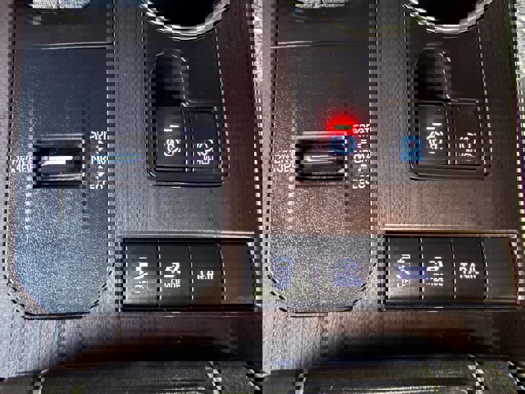 Used 2022 Toyota Highlander Limited image 27