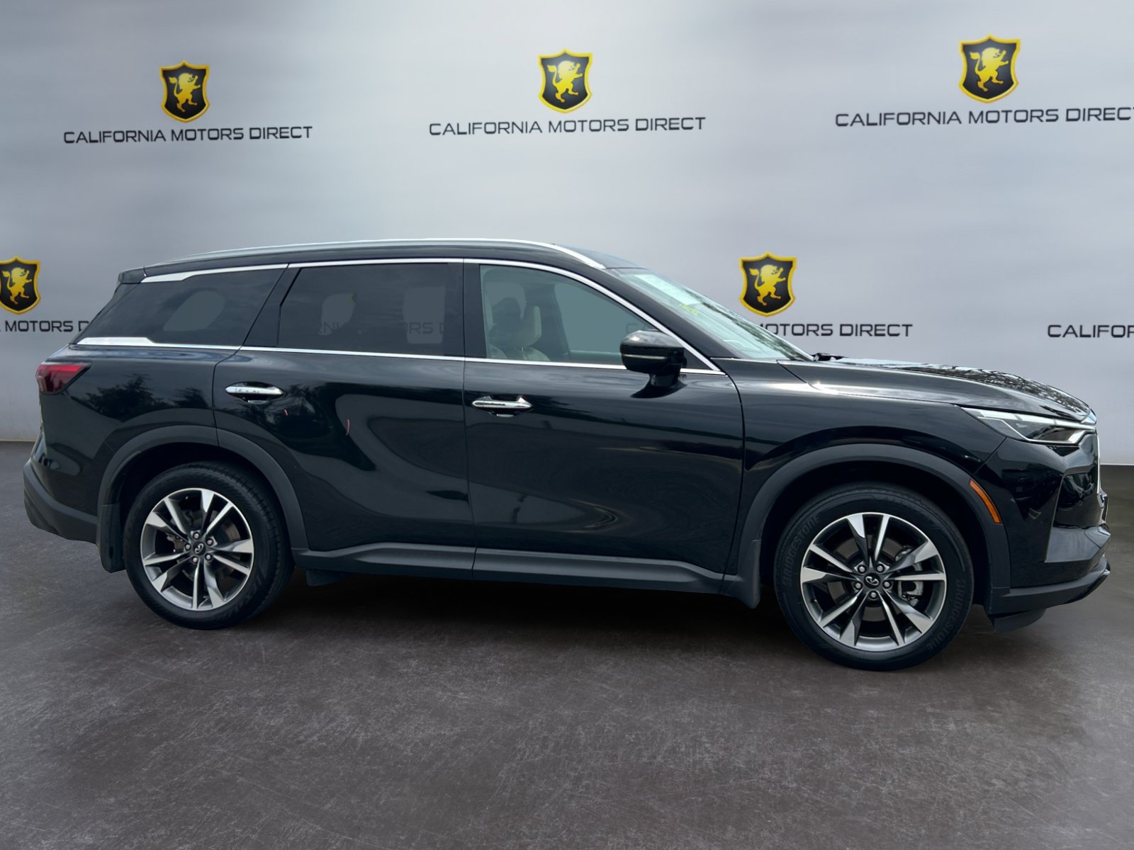 Used 2023 INFINITI QX60 Luxe w/ Vision Package FWD image 4