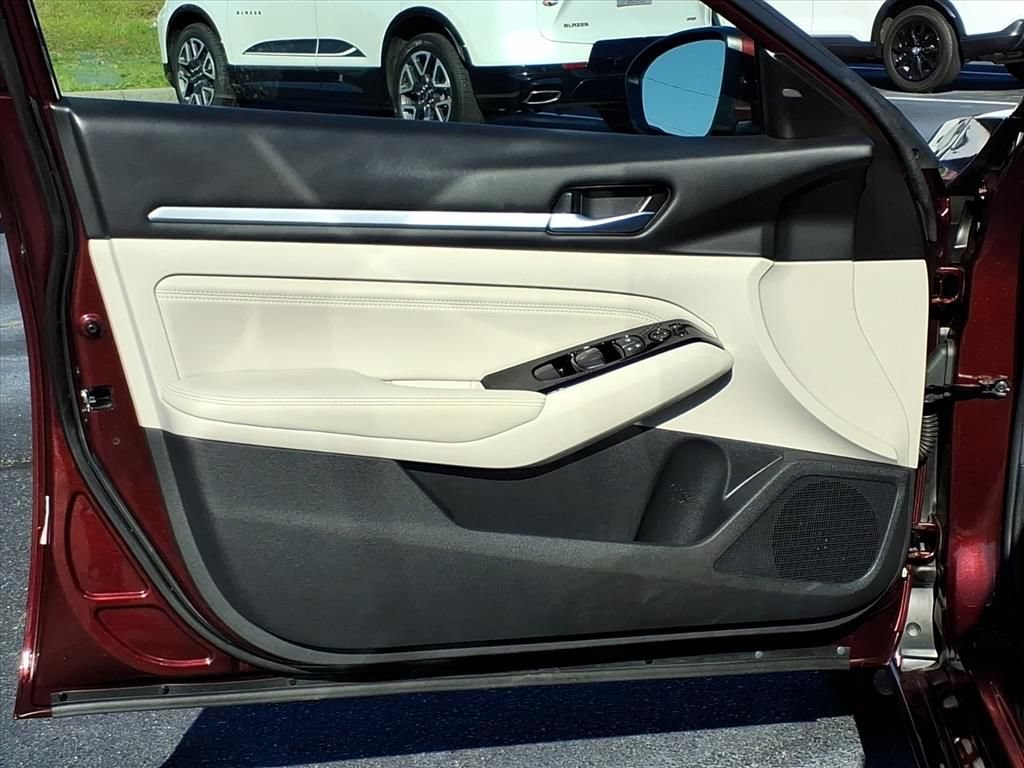 Used 2023 Nissan Altima 2.5 SV w/ SV Premium Package FWD image 5