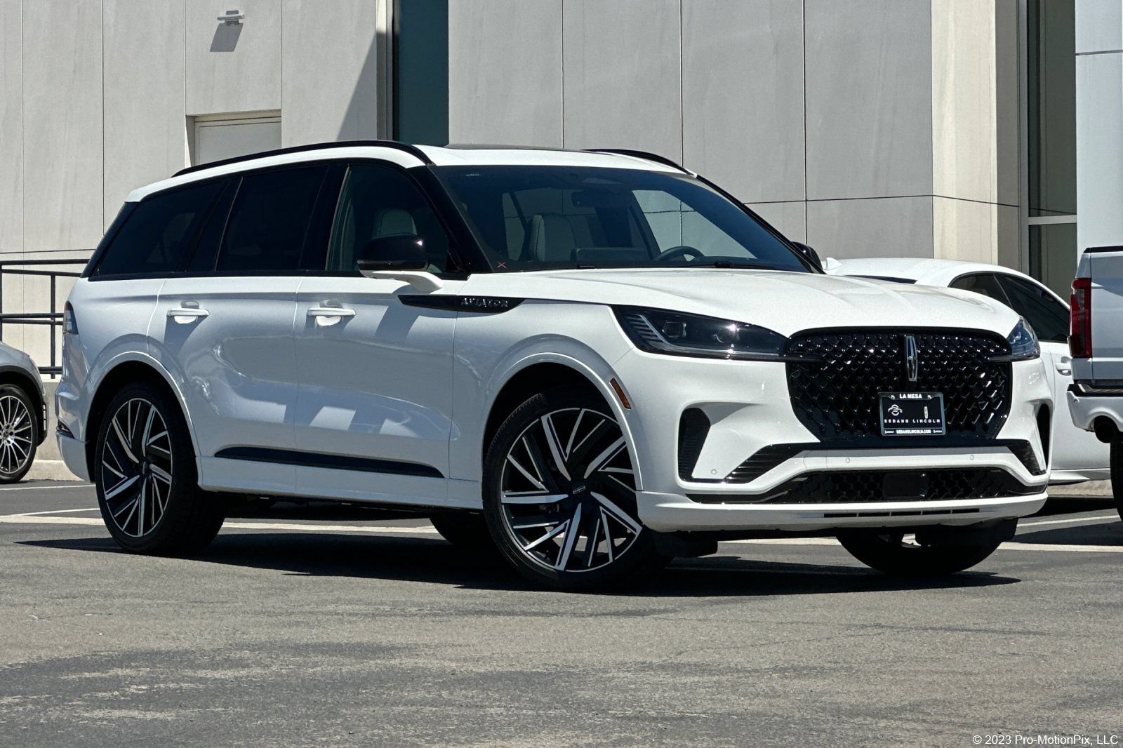 New 2026 Lincoln Aviator Black Label w/ Jet Appearance Package AWD/4WD image 1