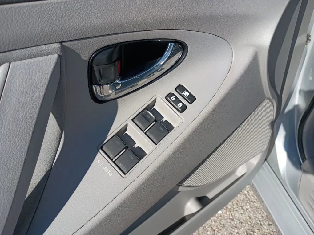 Used 2011 Toyota Camry XLE image 9