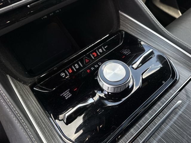 Used 2024 Jeep Wagoneer Series III AWD/4WD image 19