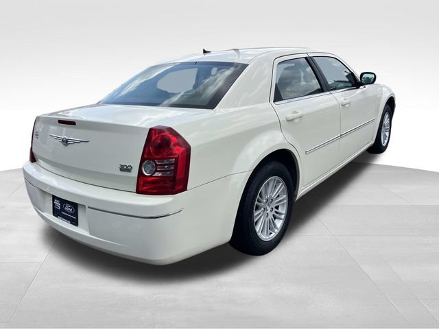 Used 2008 Chrysler 300 Touring w/ Comfort/Convenience Group RWD image 3