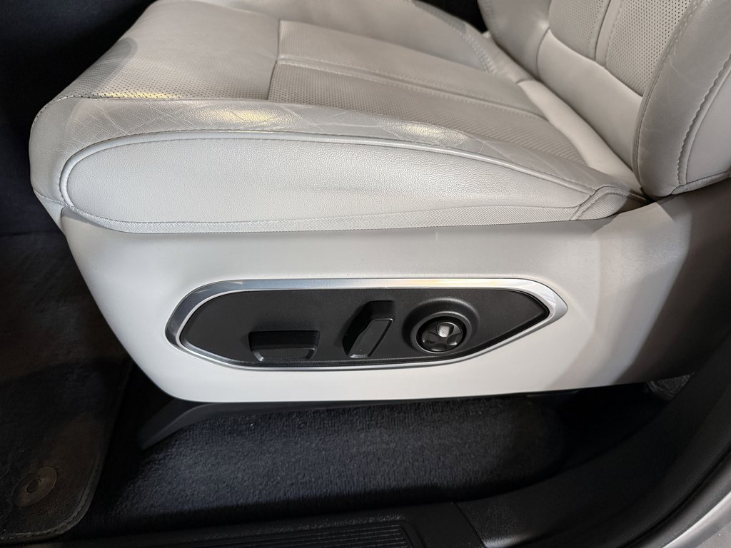 Used 2023 Jeep Wagoneer Base w/ Premium Group I image 22