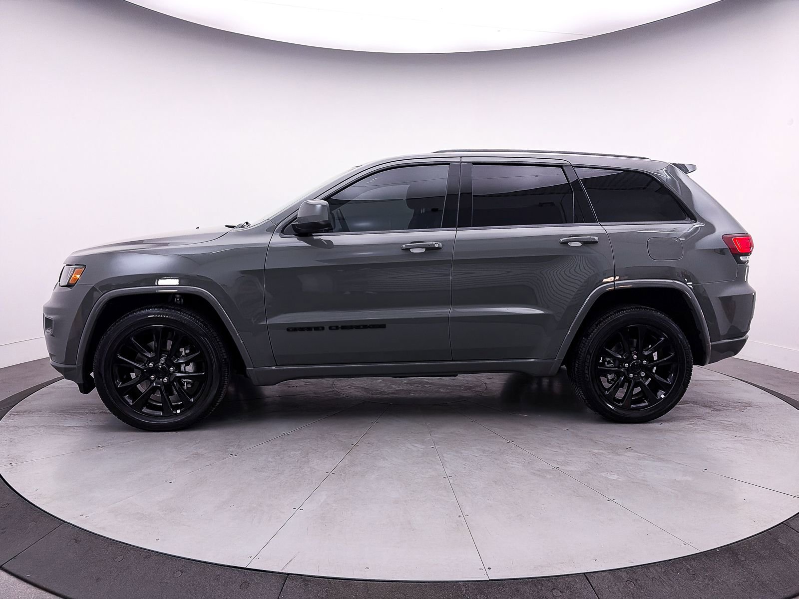 Used 2021 Jeep Grand Cherokee Laredo X RWD image 33
