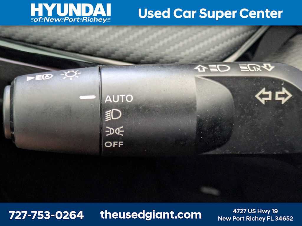 Used 2025 Nissan Kicks SR FWD image 30