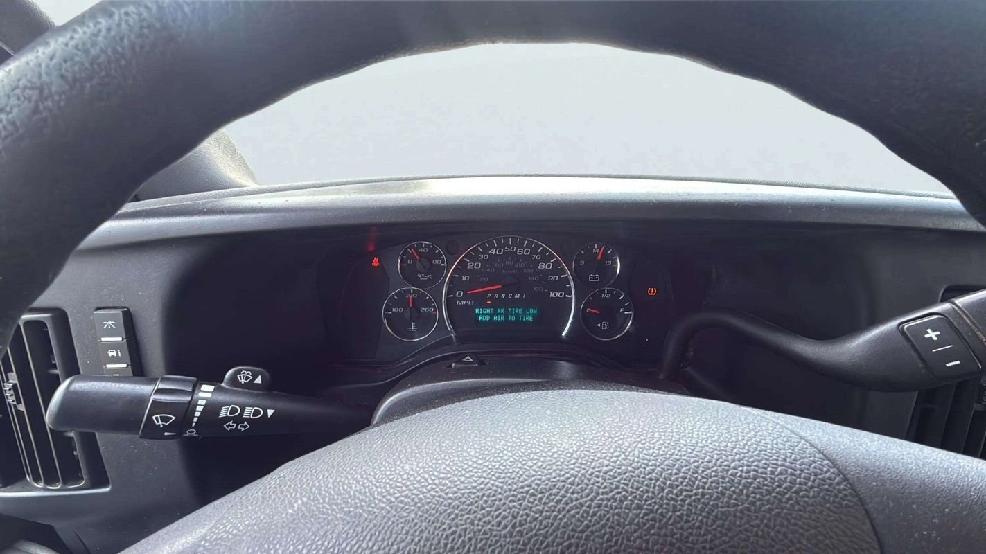 Used 2018 Chevrolet Express 2500 LS w/ Driver Convenience Package image 11