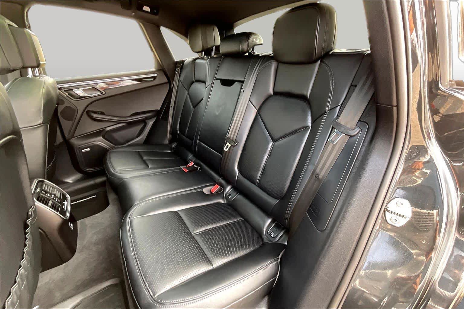 Used 2024 Porsche Macan AWD/4WD image 18