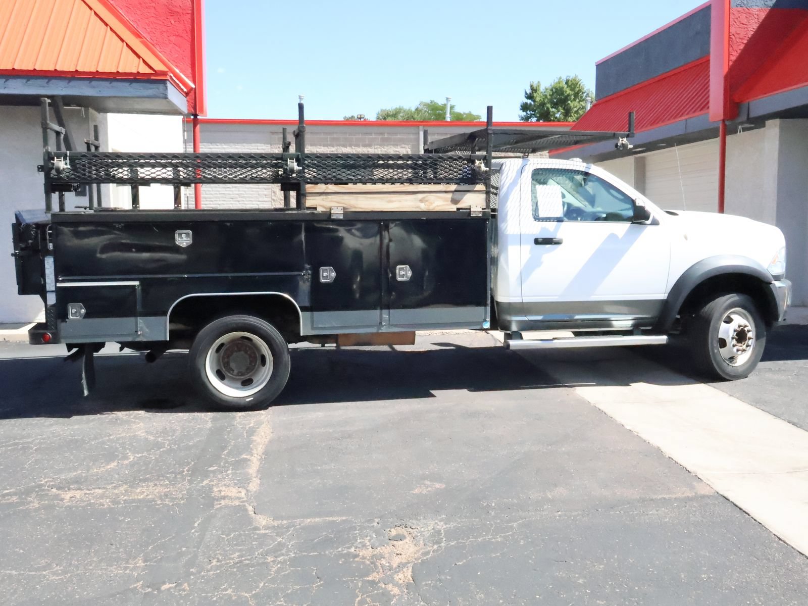Used 2018 RAM 5500 Tradesman w/ Payload Upgrade Package AWD/4WD image 3