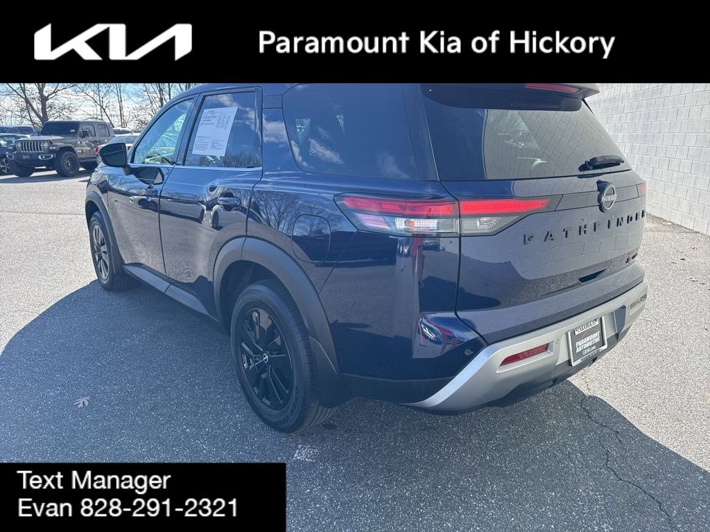 Used 2022 Nissan Pathfinder SL w/ SL Black Package image 5