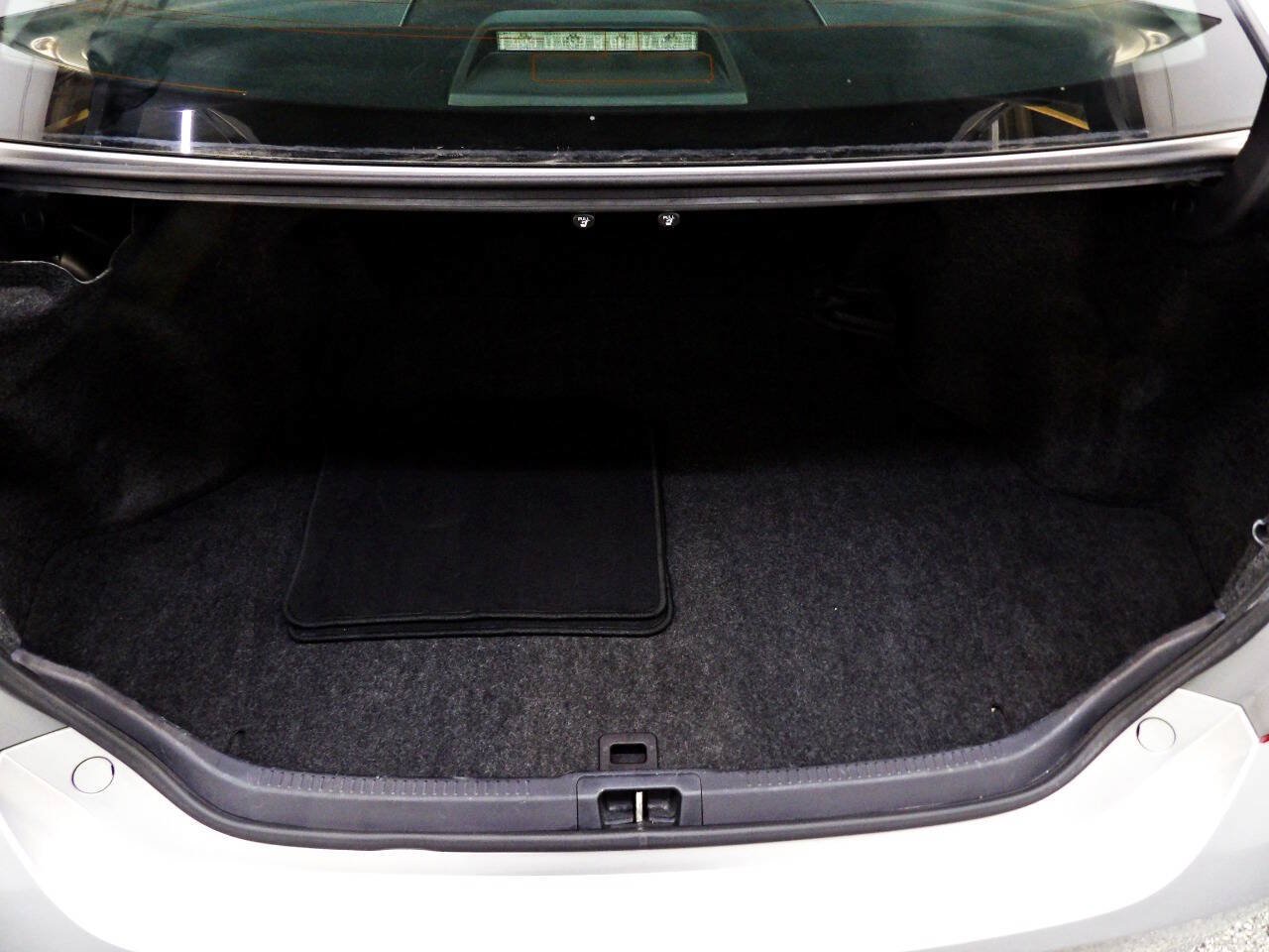 Used 2015 Toyota Camry XLE w/ Moonroof Package FWD image 13