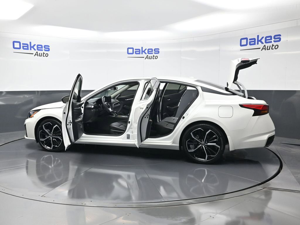 Used 2024 Nissan Altima 2.5 SR w/ SR Premium Package image 54