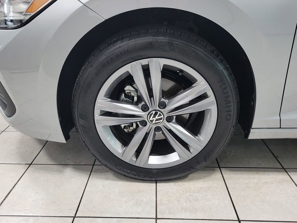 Used 2023 Volkswagen Jetta SE w/ Panoramic Sunroof Package FWD image 48