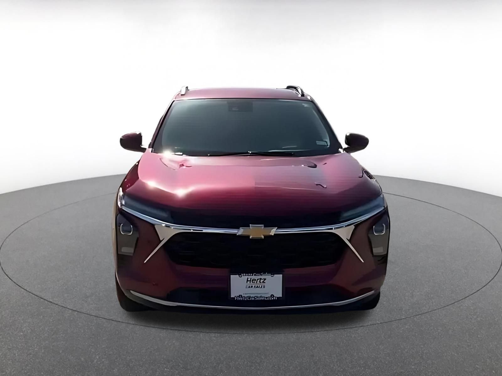 Used 2025 Chevrolet Trax LT FWD image 3