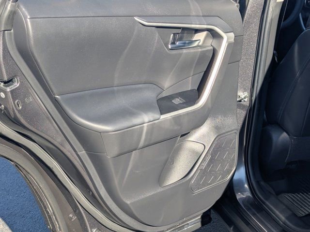 Used 2022 Toyota RAV4 XLE image 18