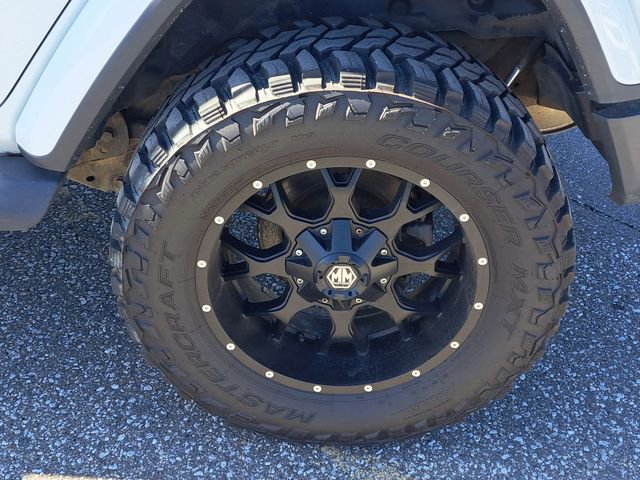 Used 2018 Jeep Wrangler Unlimited Sahara w/ Uconnect 4C Nav & Sound Group AWD/4WD image 25