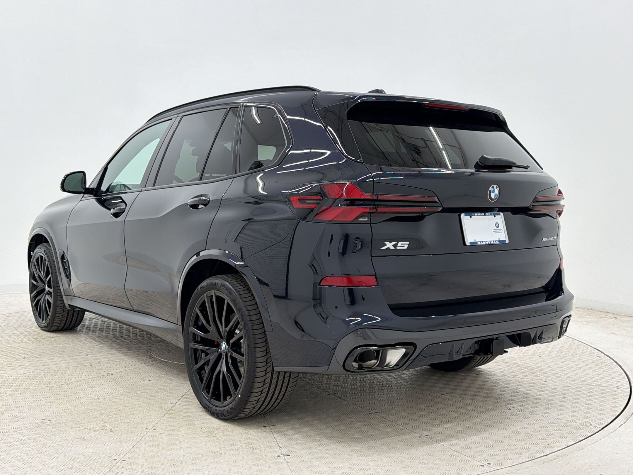 New 2026 BMW X5 xDrive40i w/ M Sport Package AWD/4WD image 3