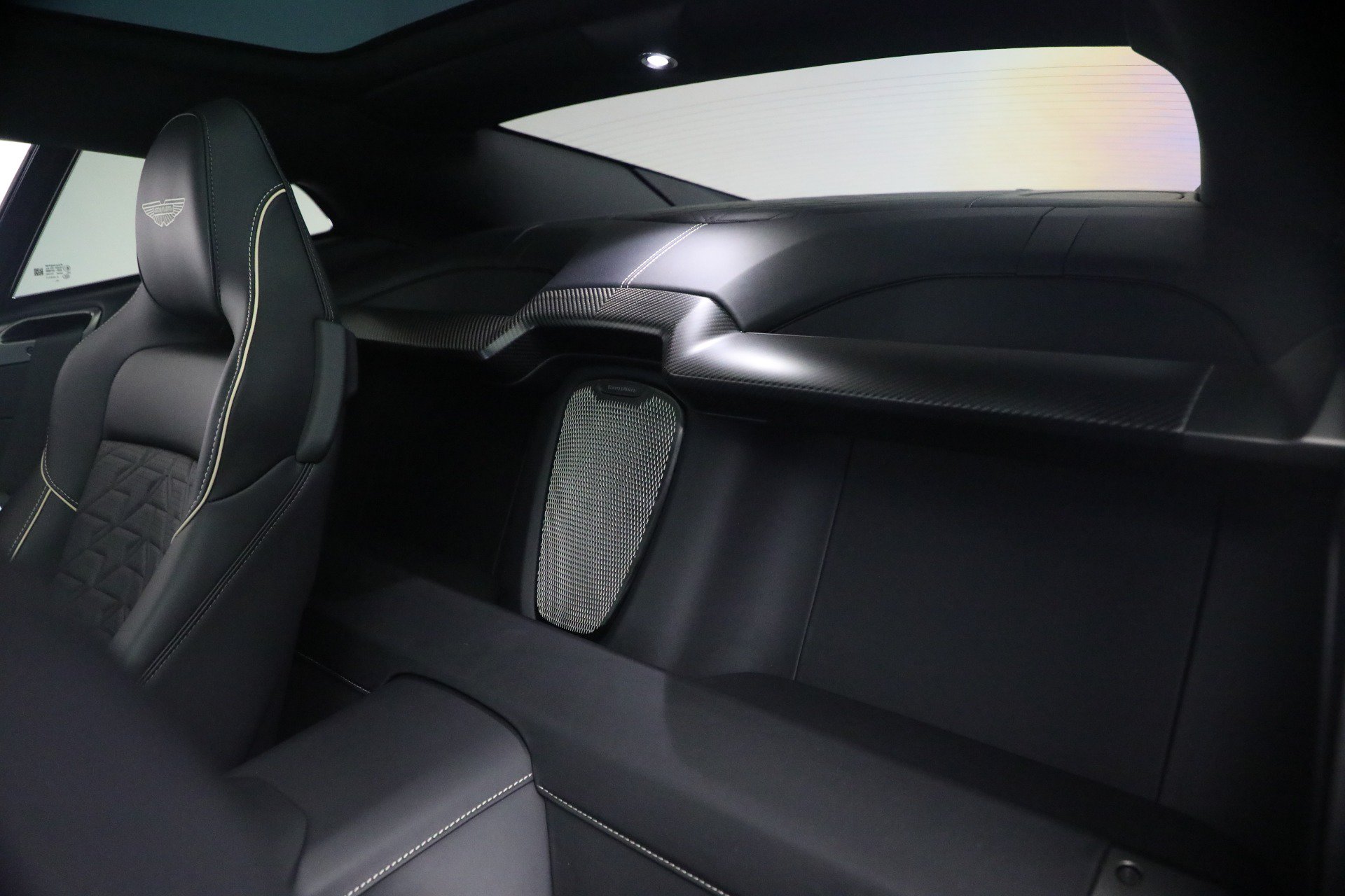 Used 2025 Aston Martin Vanquish RWD image 17