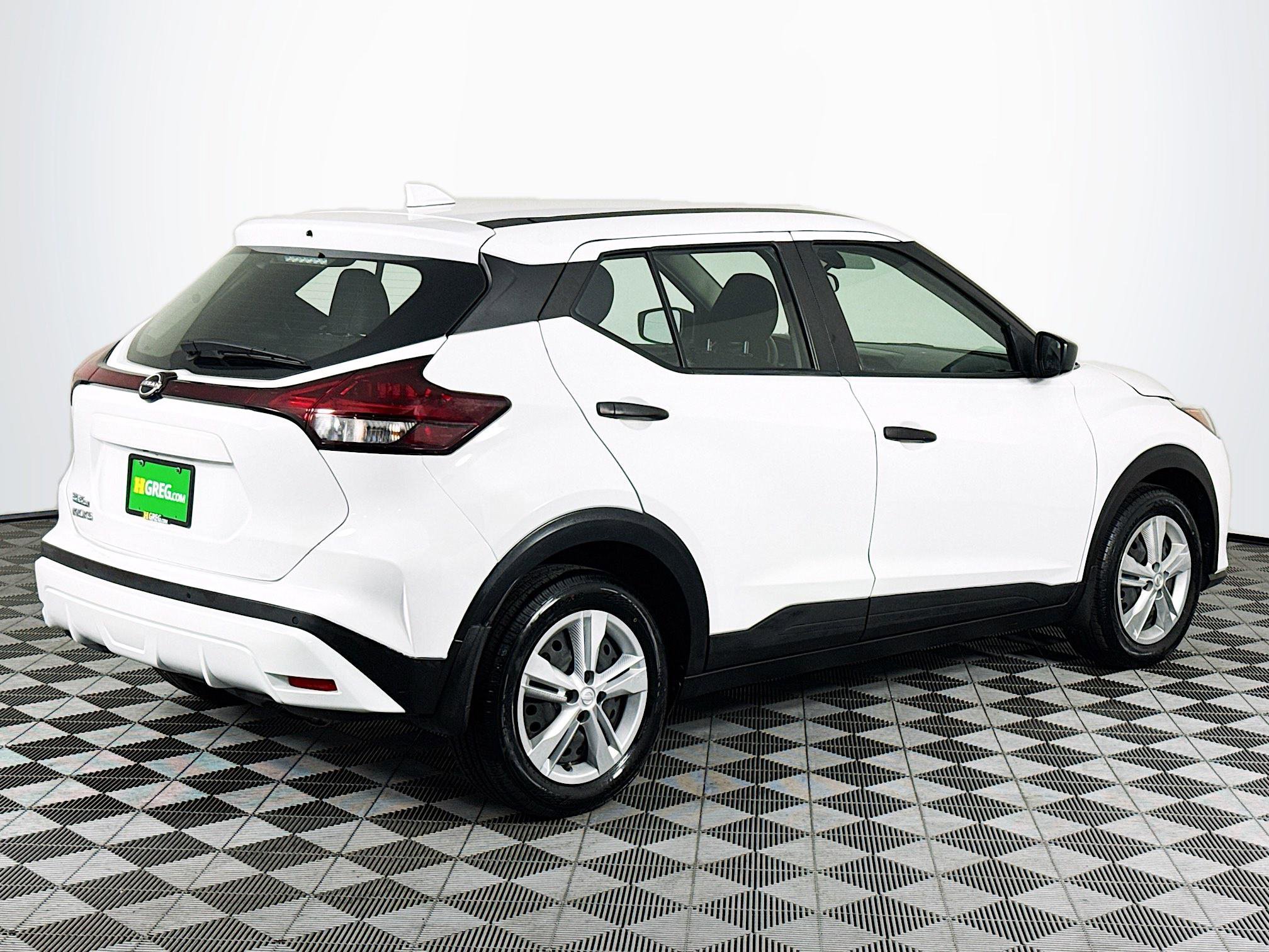 Used 2022 Nissan Kicks S image 10