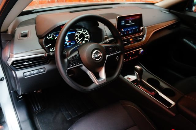Certified 2025 Nissan Altima 2.5 SV FWD image 12