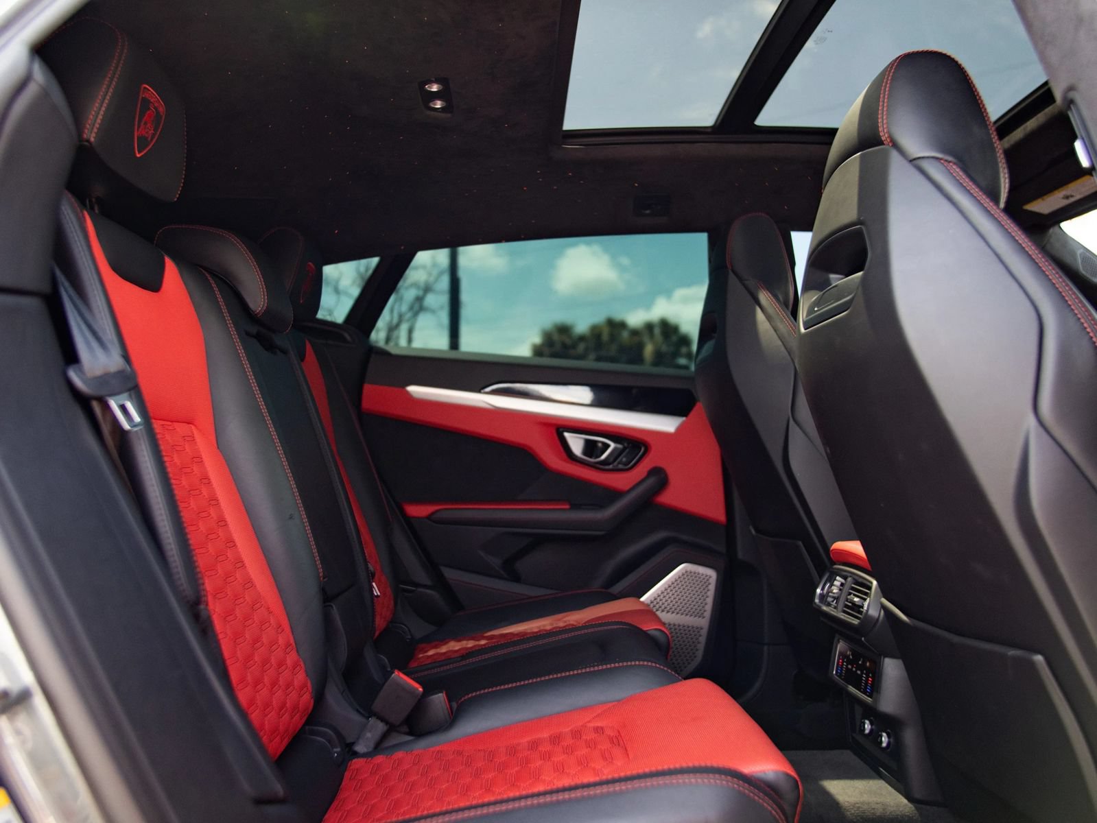 Used 2019 Lamborghini Urus AWD/4WD image 42