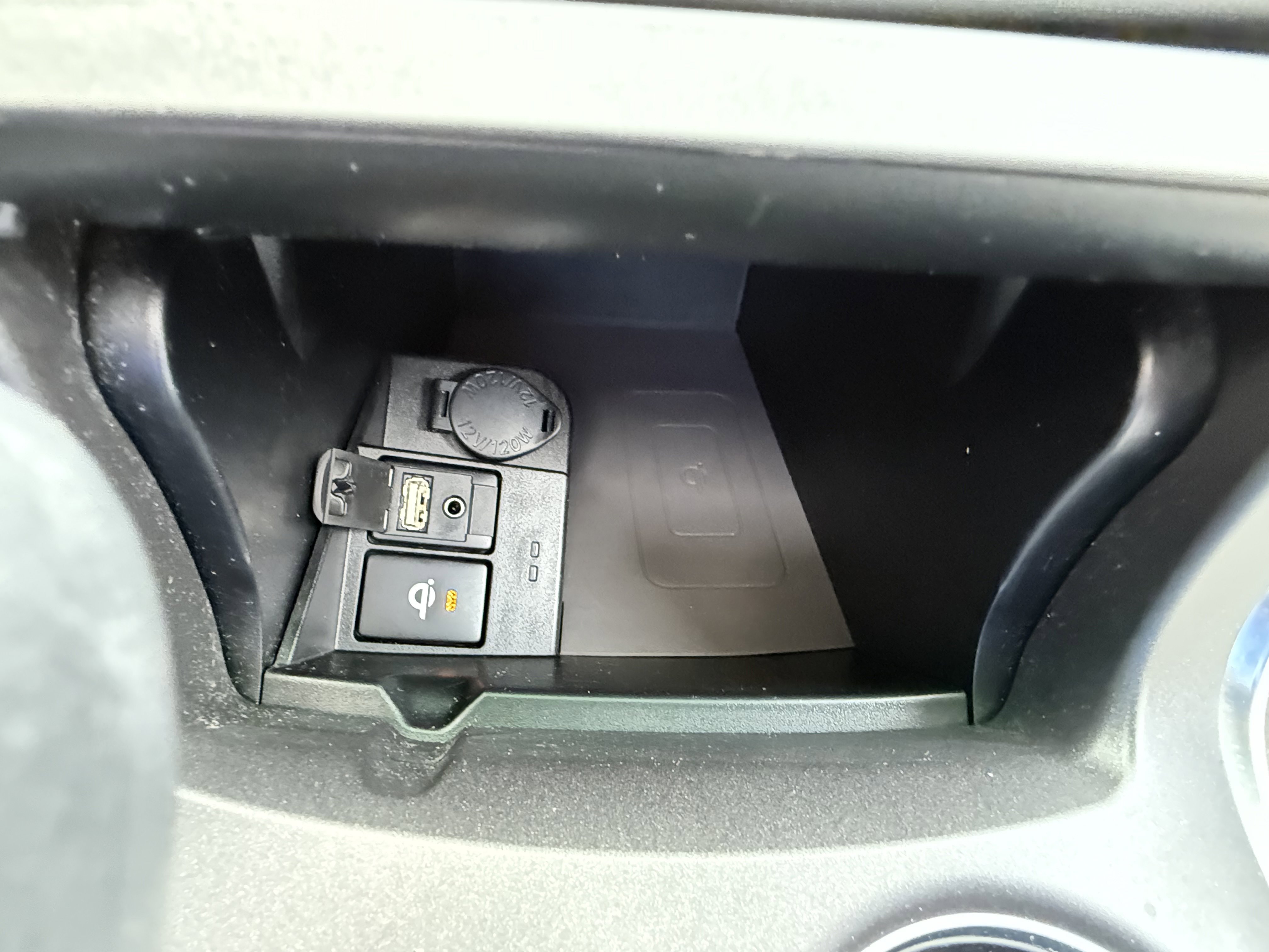 Used 2015 Toyota Camry XLE w/ Advanced Technology Package FWD image 14