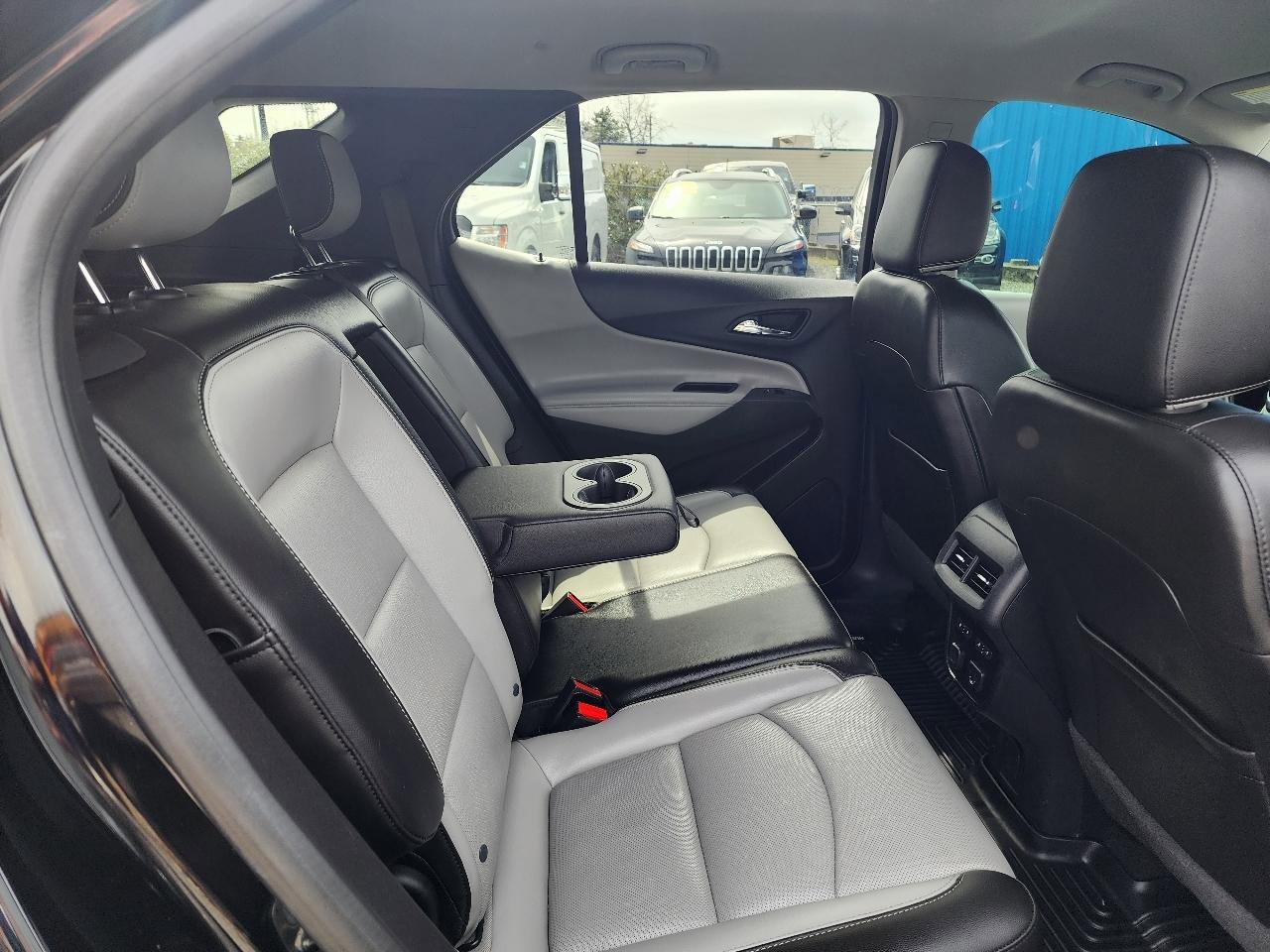 Used 2018 Chevrolet Equinox Premier AWD/4WD image 32