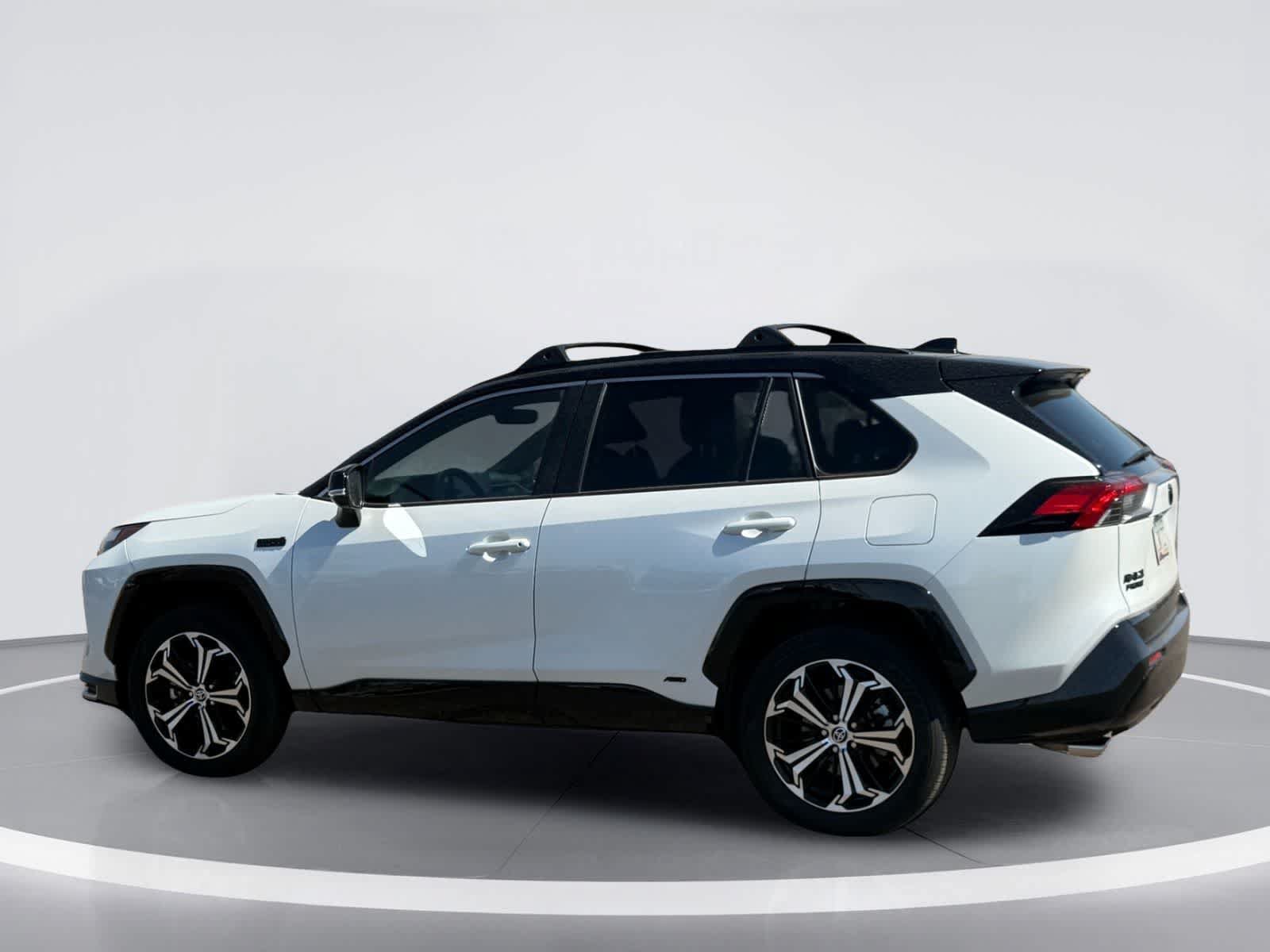 Used 2023 Toyota RAV4 XSE w/ Weather Package AWD/4WD image 4