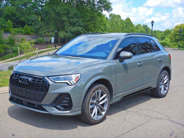Used 2023 Audi Q3 2.0T Premium w/ Black Optic Sport Package AWD/4WD image 1