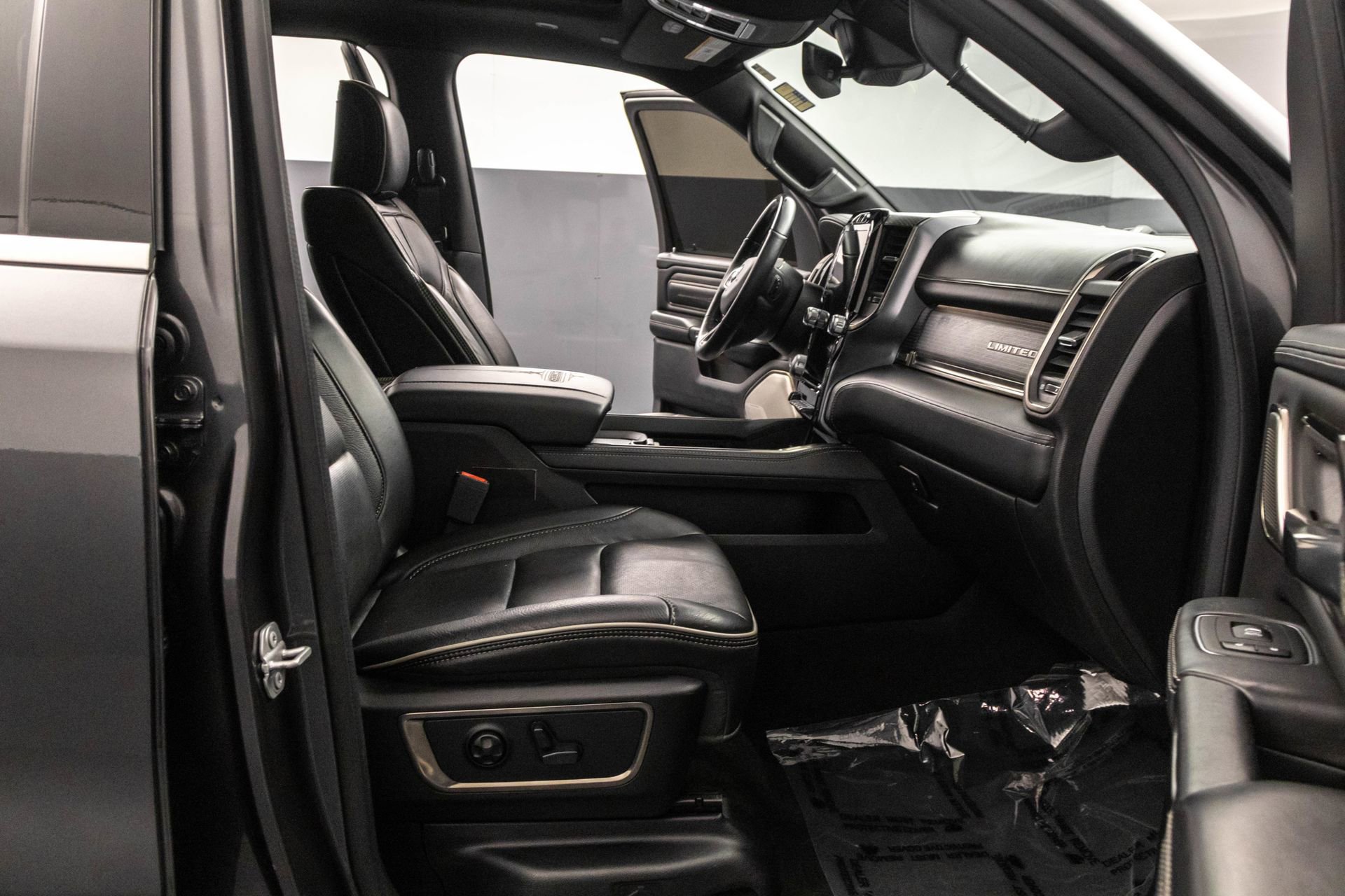 Used 2020 RAM 1500 Limited image 39