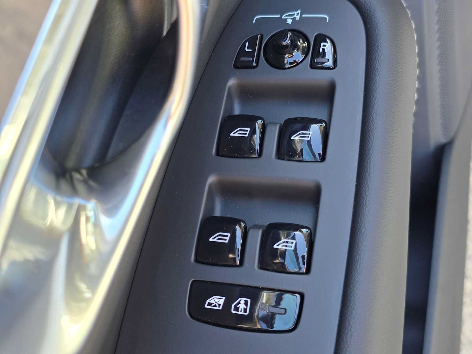 Used 2023 Volvo XC90 B6 Ultimate w/ Protection Package Premier AWD/4WD image 23
