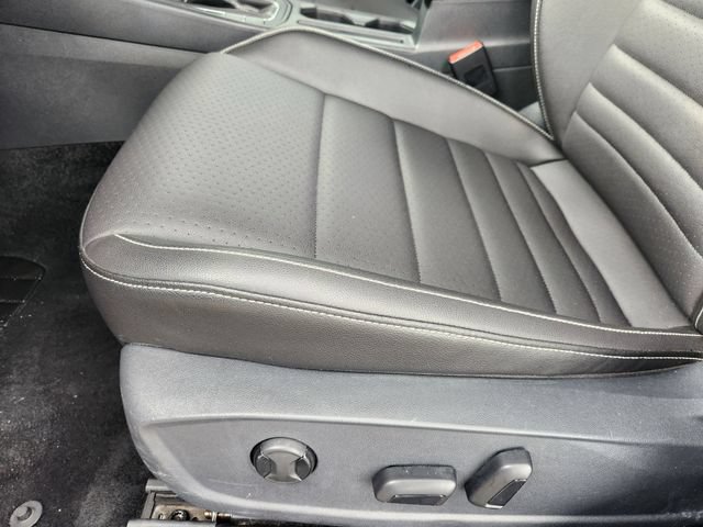 Used 2024 Volkswagen Jetta SE FWD image 19