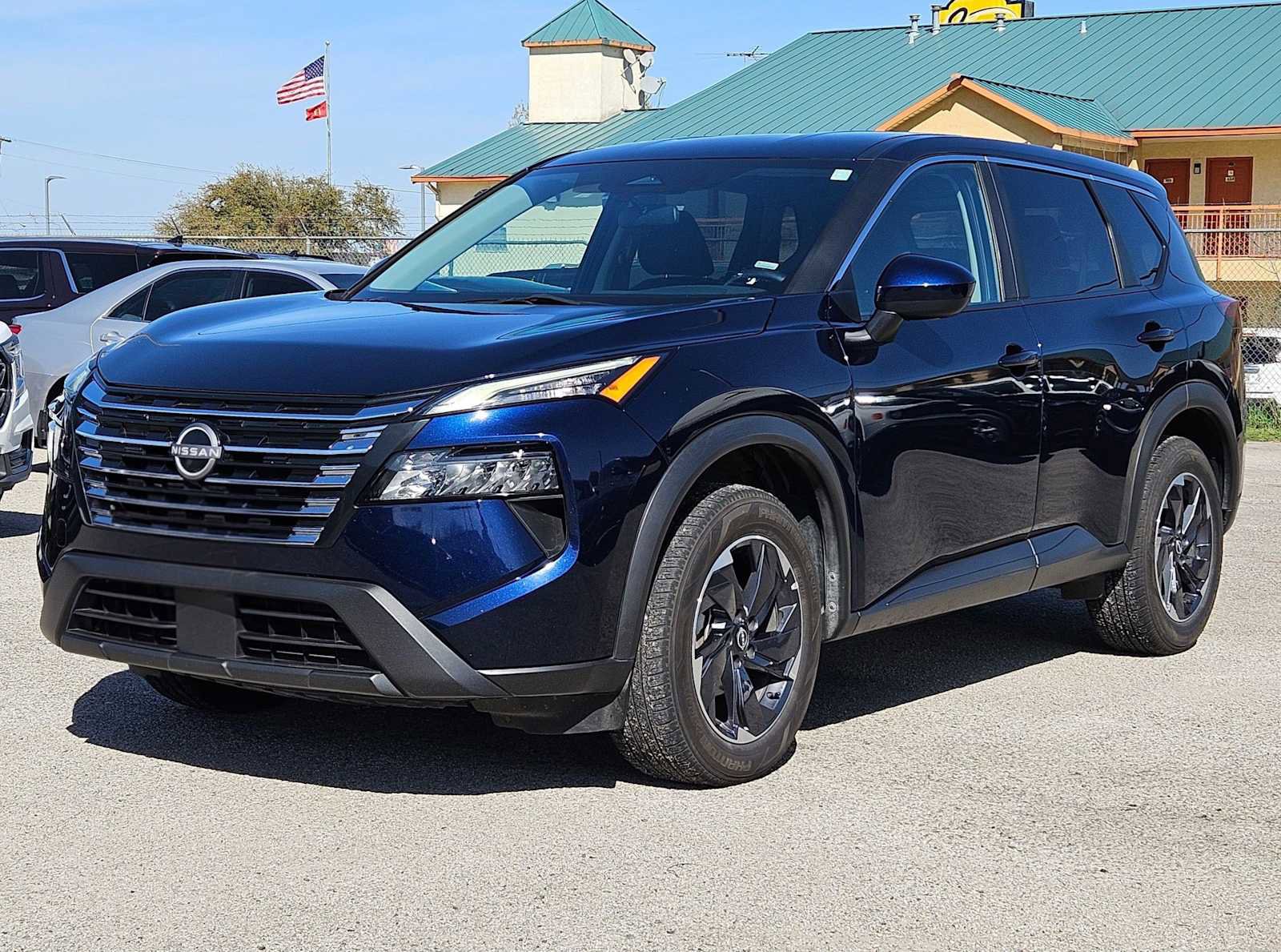 Used 2024 Nissan Rogue SV image 10