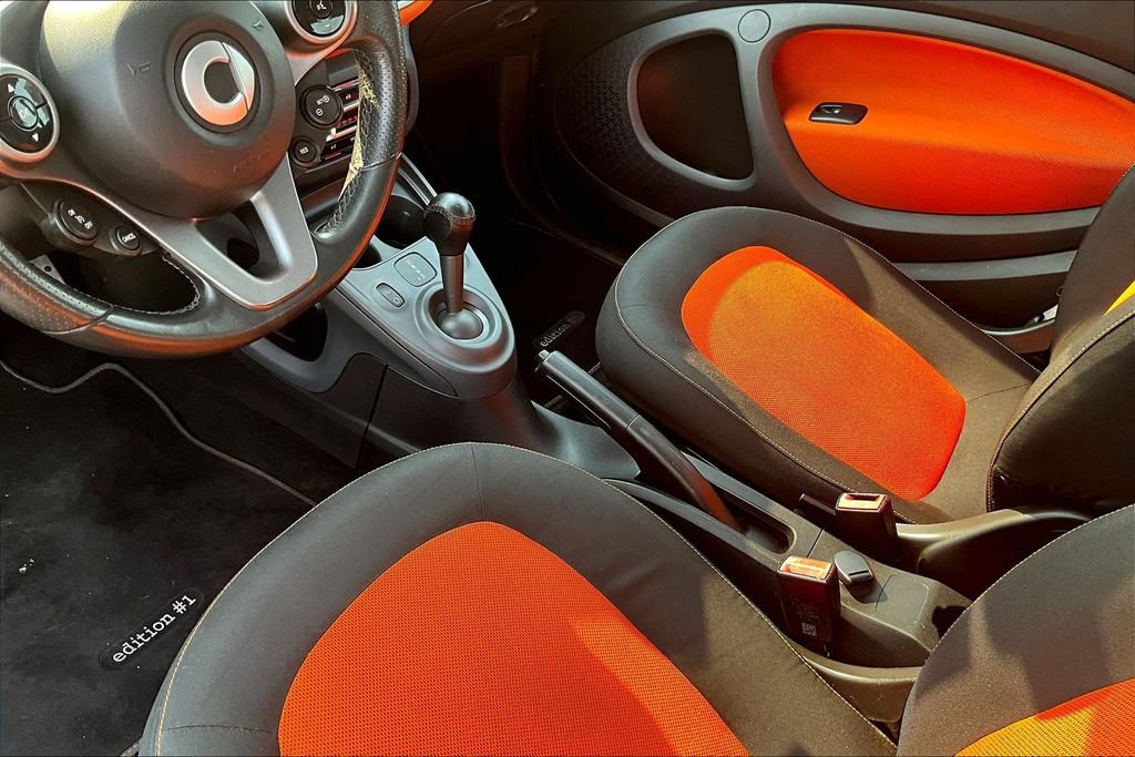 Used 2016 smart fortwo passion RWD image 13