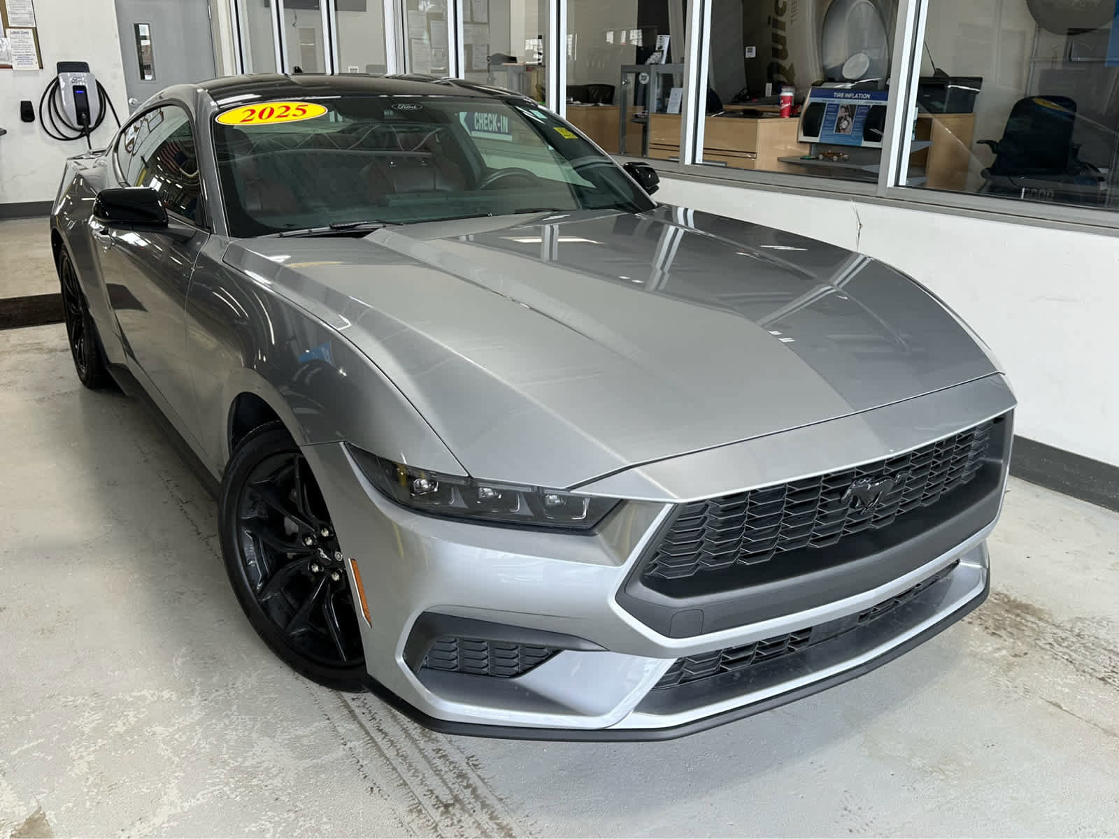 Used 2025 Ford Mustang Premium image 3