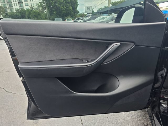 Used 2022 Tesla Model Y Long Range AWD/4WD image 11