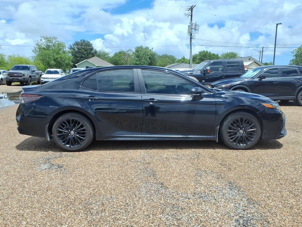 Used 2022 Toyota Camry SE FWD image 4