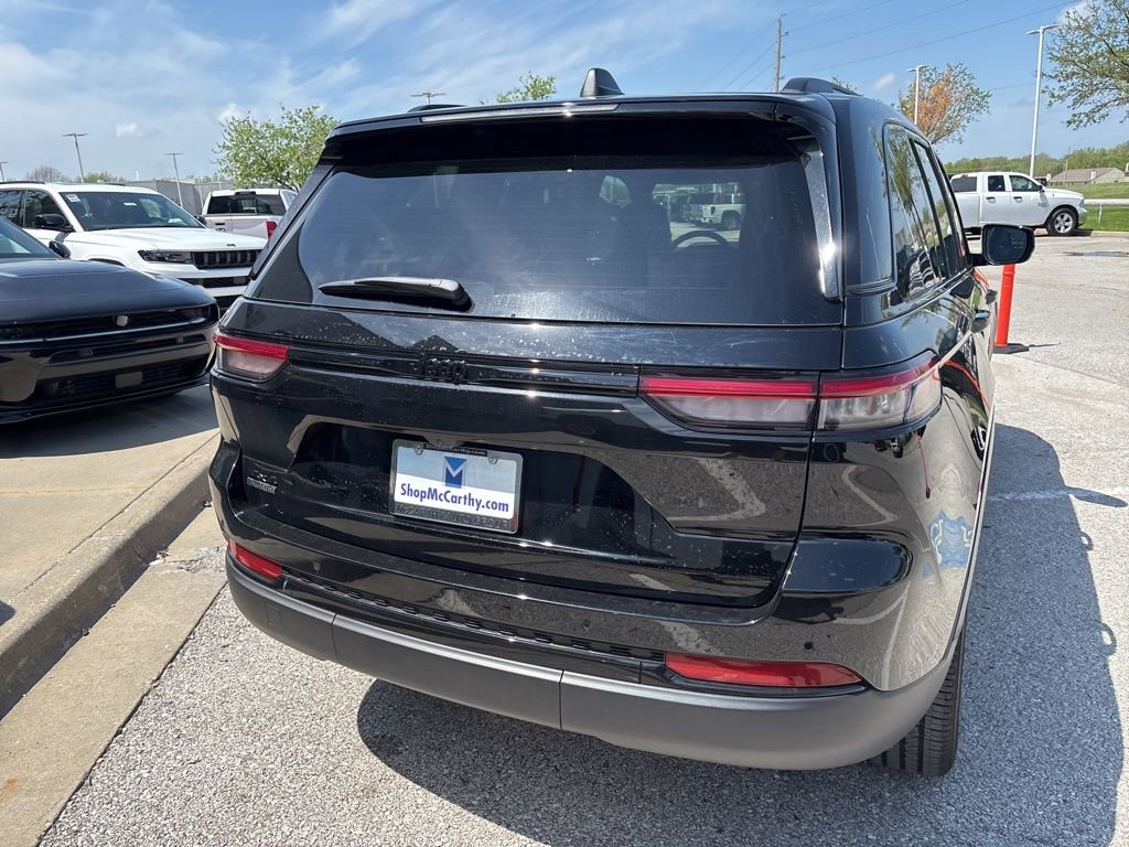 New 2025 Jeep Grand Cherokee Altitude AWD/4WD image 24