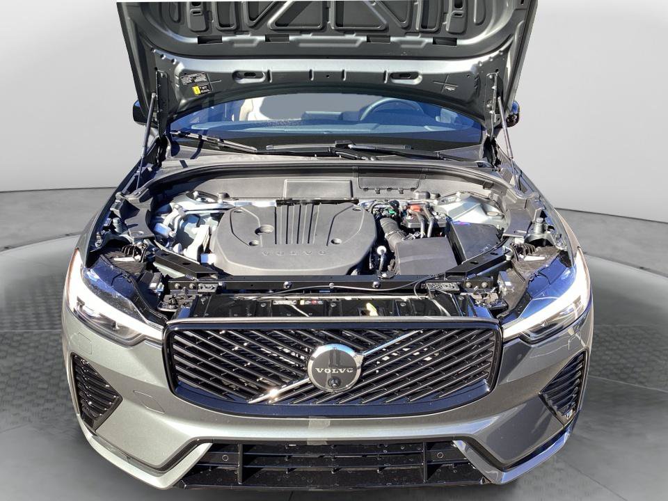 New 2027 Volvo XC60 B5 Plus AWD/4WD image 16